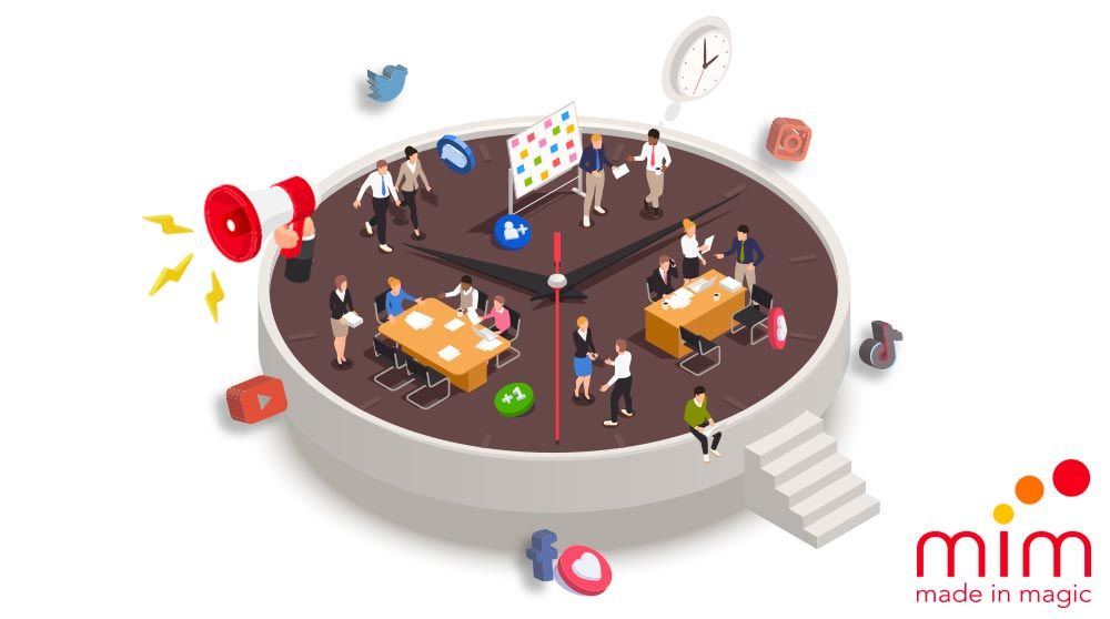 Instant marketing Milano Italian’s edition: Concetto rotondo isometrico di un orologio collegato a il web design con dipendenti che lavorano all'interno dell'ufficio